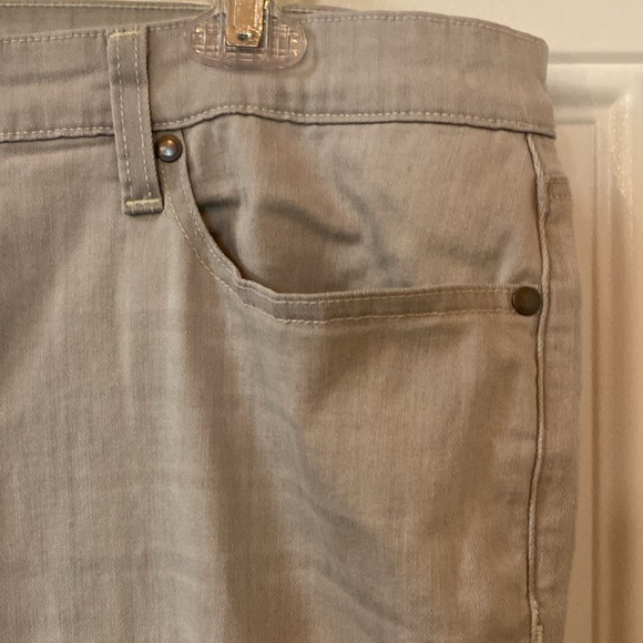 EUC Eileen Fisher Cream/Ivory Colored Jeans, Size 16, Waist flat-19”,Inseam-26” - Picture 3 of 8